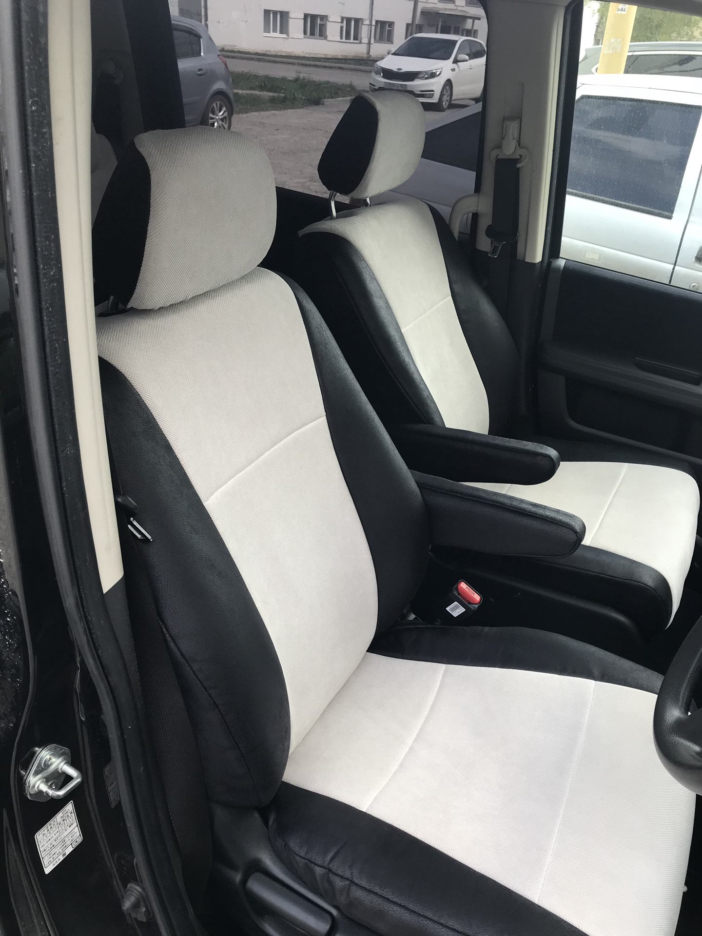 Купить Сиденья Хонда Стрим