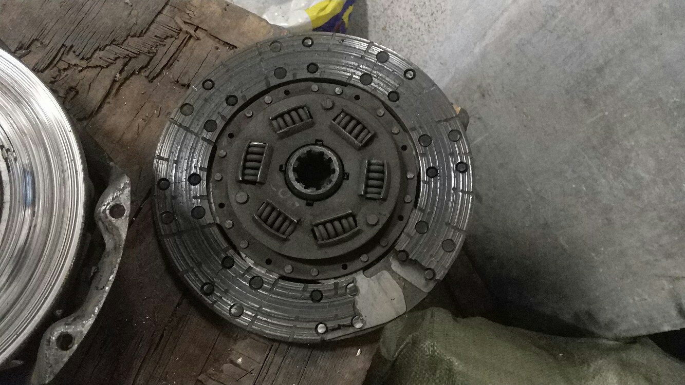 Вот как мастера сцепление умудряються менять — ГАЗ 2410, 2,4 л, 1992 ...