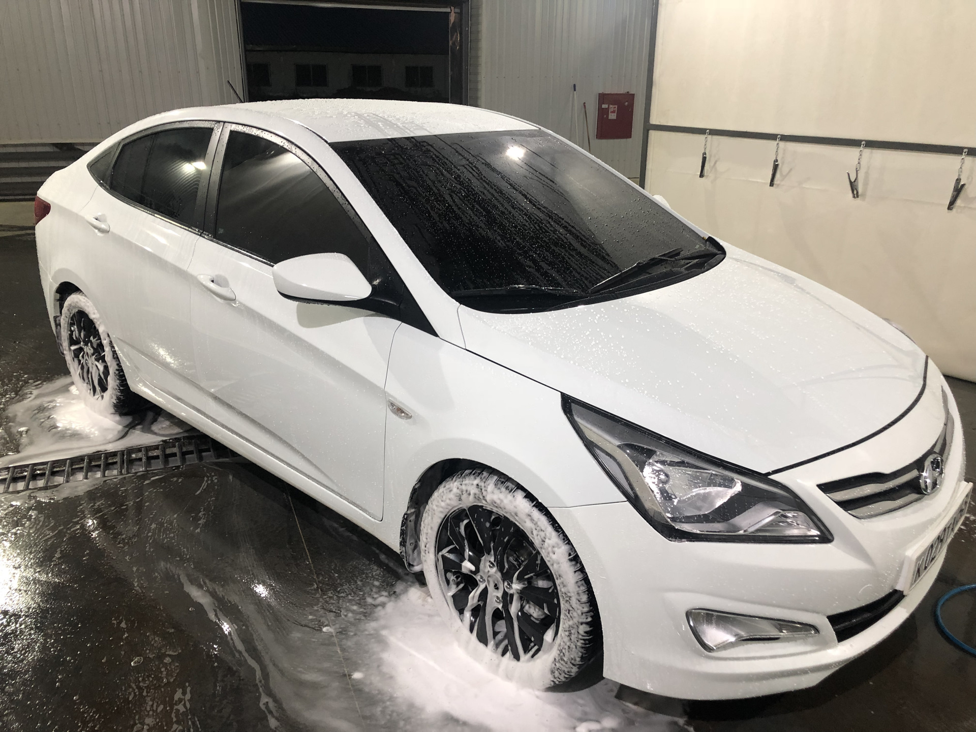 Solaris кузова. Кузова Hyundai Solaris 2014. Полировка Хендай Солярис белый. Хендай Солярис 2014 белый. Hyundai Solaris Стайлинг.