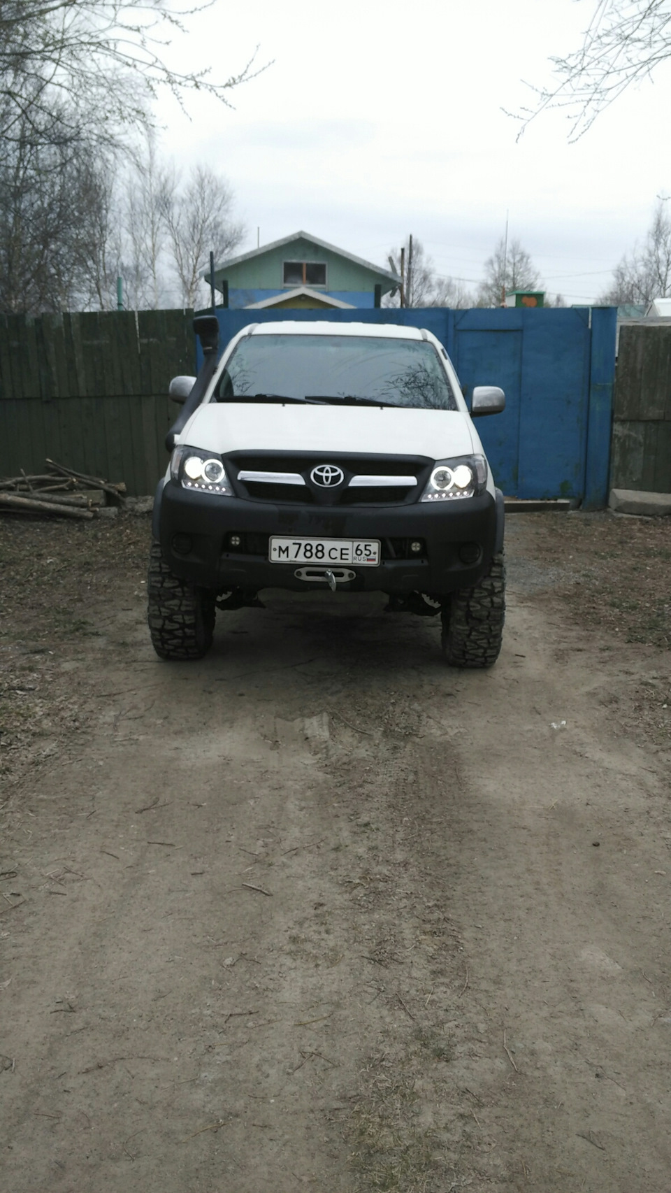 Фото в бортжурнале Toyota Hilux (7G)