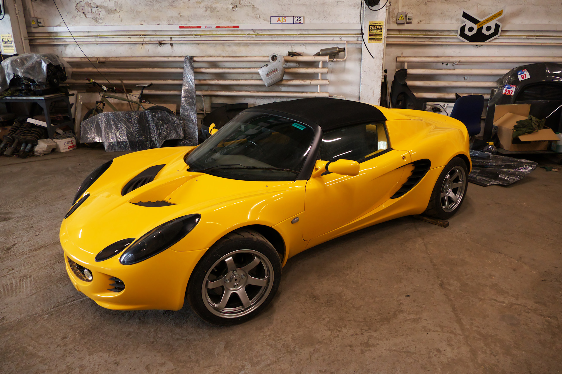 Машина Lotus Elise 1996