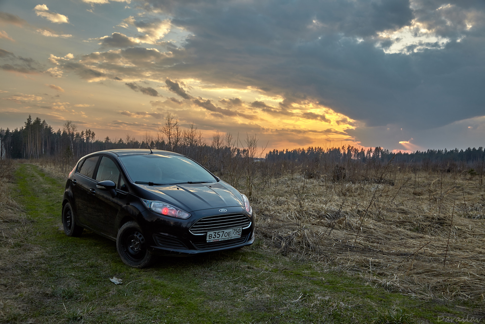 На закате дня. — Ford Fiesta (Mk VI), 1,6 л, 2016 года | фотография | DRIVE2