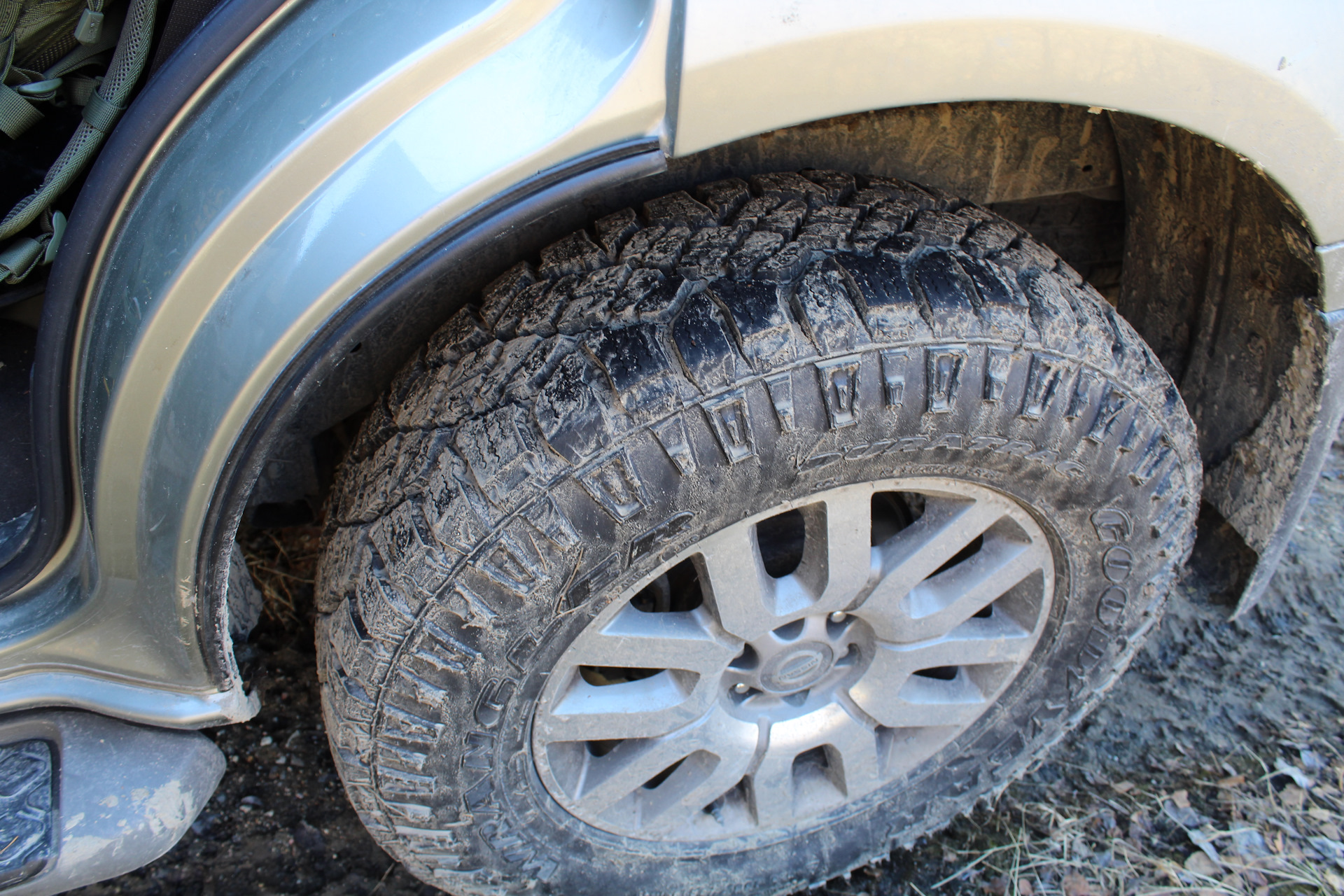 Размер шин патфайндер. 255/70 R18 Nissan Pathfinder r51. Goodyear Wrangler Duratrac 255/70 r18. Колеса 285/60 r18 на Патфайндер. 265 70 R18 Pathfinder r51.