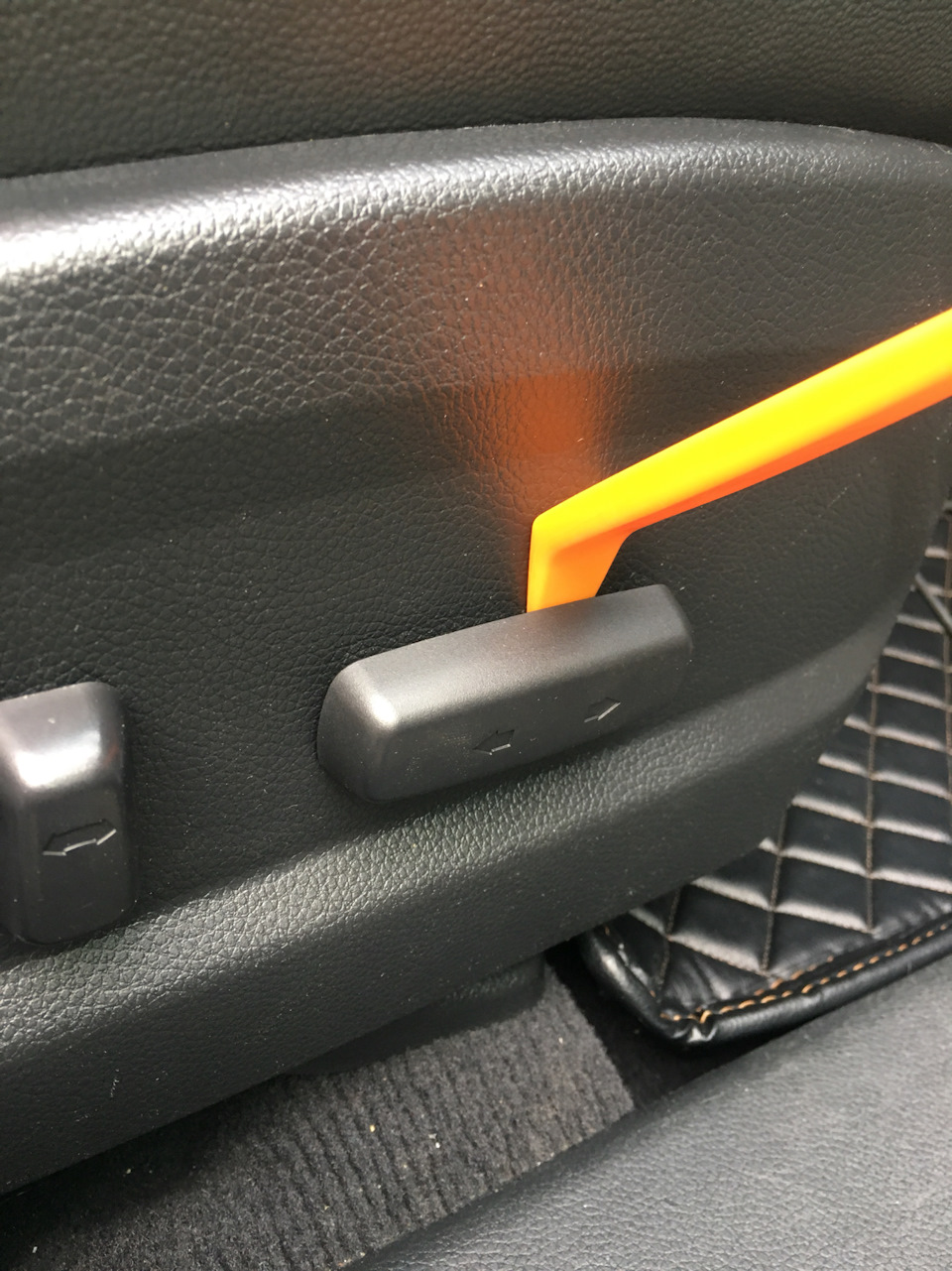 Ремонт электропривода сиденья — Hyundai Santa Fe (3G), 2,4 л, 2014 года ...