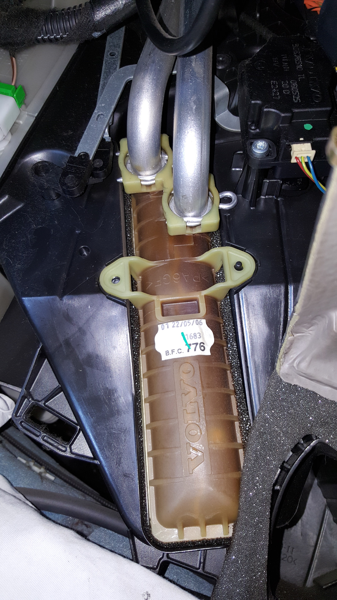 Защелки для радиатора отопления bmw x3 f25. Вентилятор печки вольво хс60. Volvo xc90 вентилятор отопителя. 5. Вольво хс90 2006 печка.