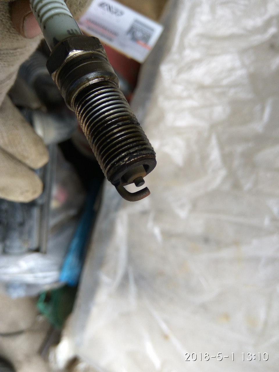 На вид свечи следка темно коричневые — Ford Fiesta (Mk V)