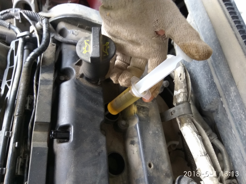 Жидкость желтоватого цвета — Ford Fiesta (Mk V)