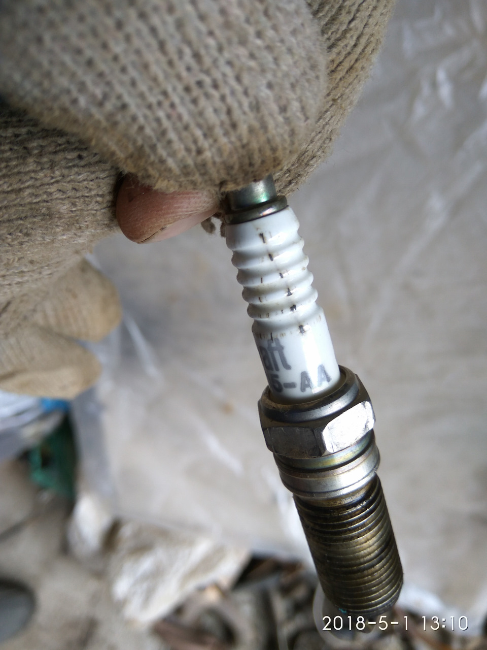 На свече присутствует пробой, очень характерный, менял их в том году оригинал. — Ford Fiesta (Mk V)