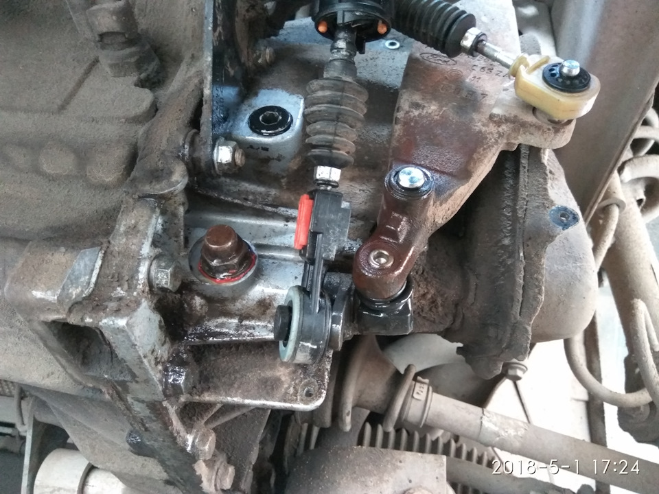 Начал собирать, забыл кожух поставить))) Исправил. — Ford Fiesta (Mk V)