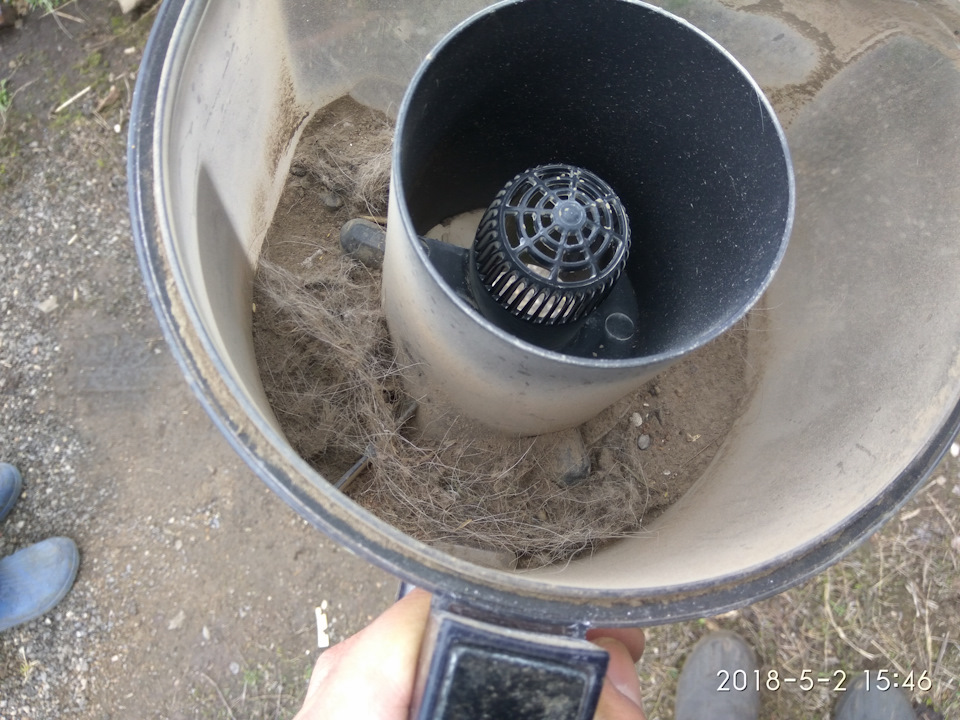 Это грязь из салона авто. Я был в шоке сколько собралось её. — Ford Fiesta (Mk V)