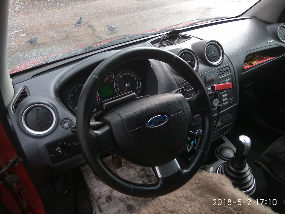 Чистая снаружи и чистая внутри! — Ford Fiesta (Mk V)