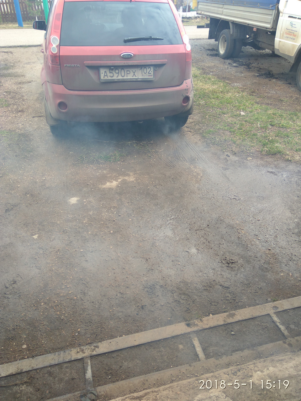 Немного дымим — Ford Fiesta (Mk V)