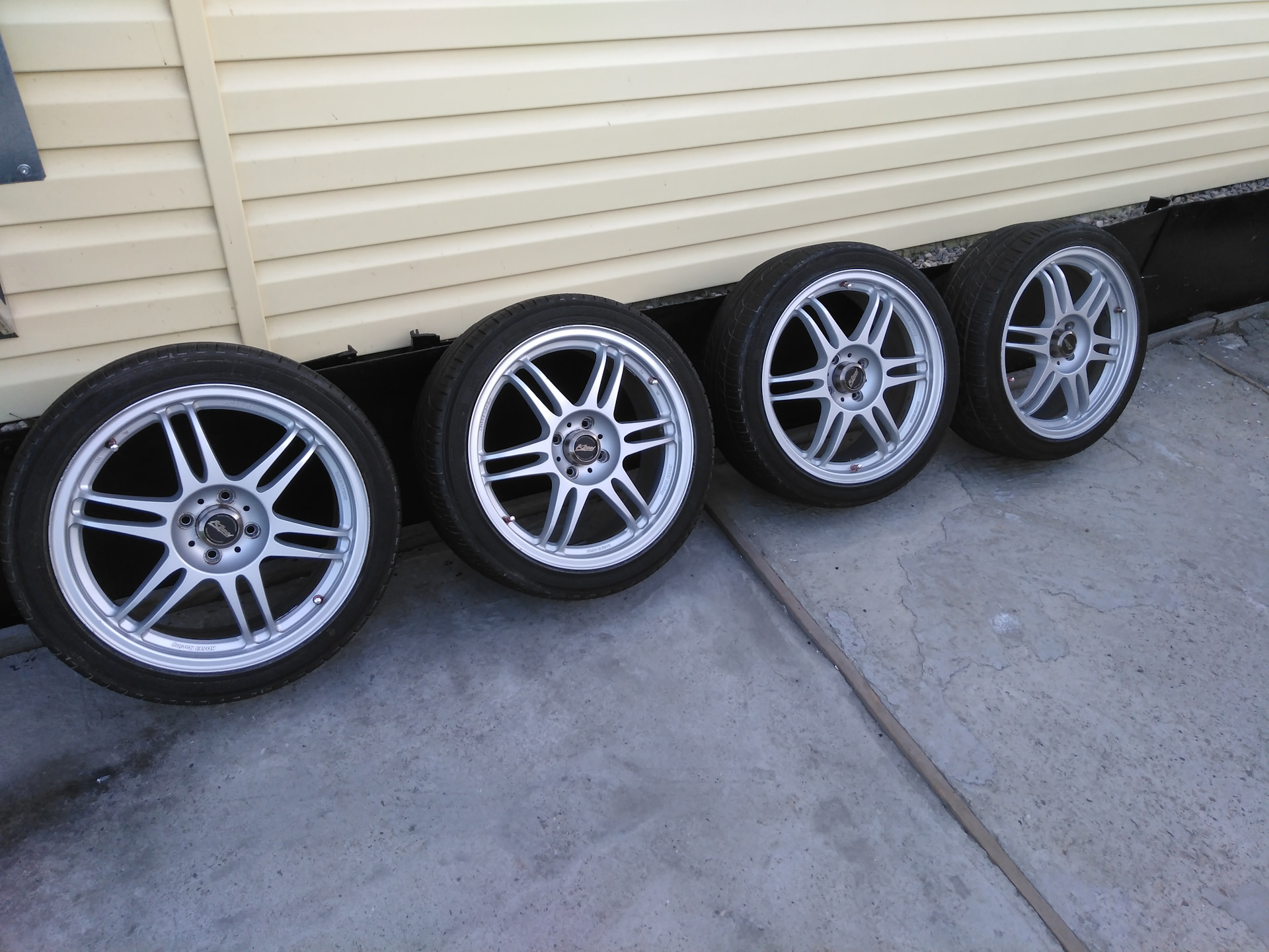 Kosei racer r17. диски audi a1 r17. Brock b1 r17. 1 r17. Vossen vfs1 реплика.