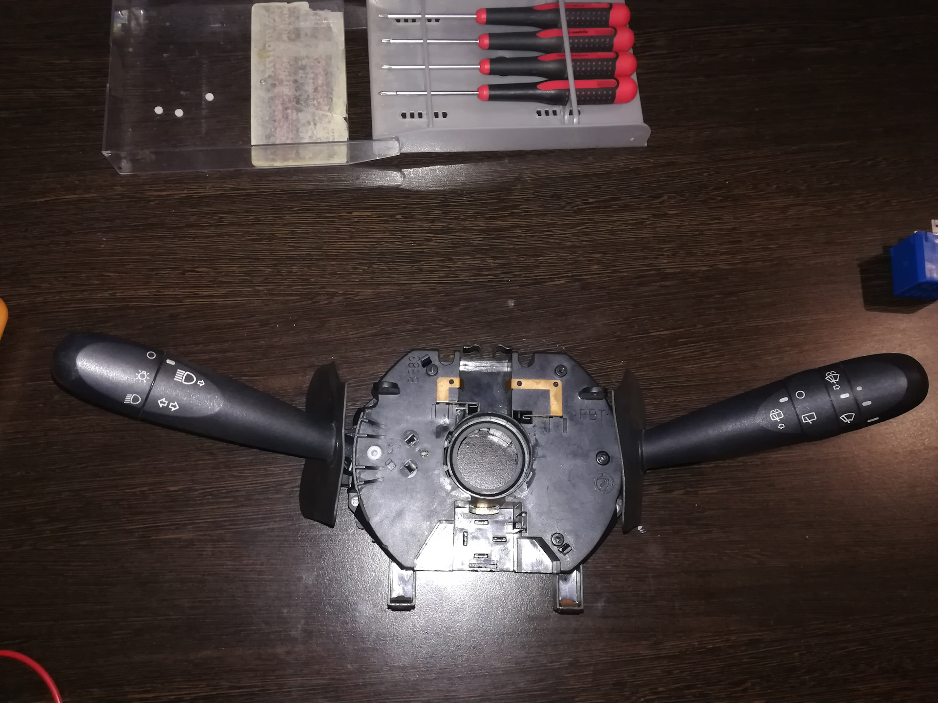 Как проверить подрулевой переключатель. Как проверить подрулевой переключатель. Подрулевой переключатель рено логан 1. Подрулевой переключатель daewoo nexia. Подрулевой переключатель дэу нексия распиновка.