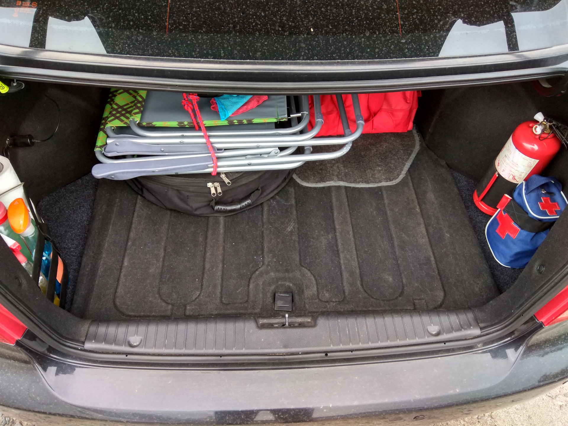 Хендай акцент багажник. Фальшпол в багажник ваз 2107. Метан акцент хендай акцент багажник. Подсветка багажника ауди 80 б3. Багажник ауди 80 б4.