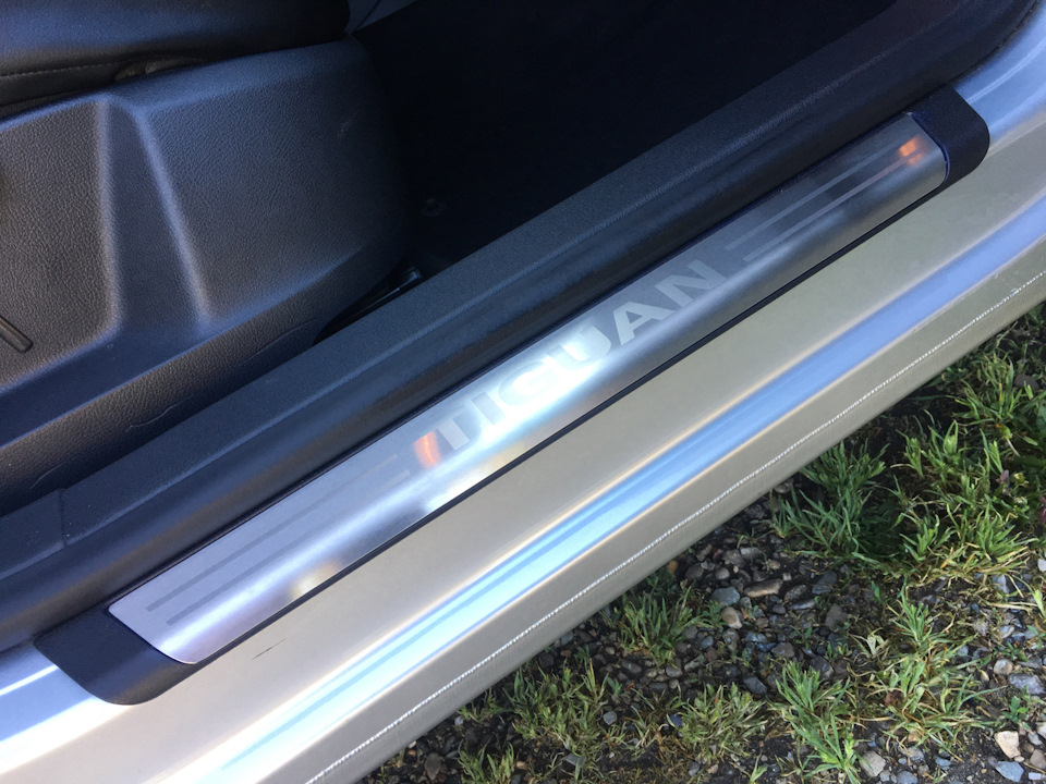 Накладки на пороги. Фильтр салона. Расход топлива. — Volkswagen Tiguan ...