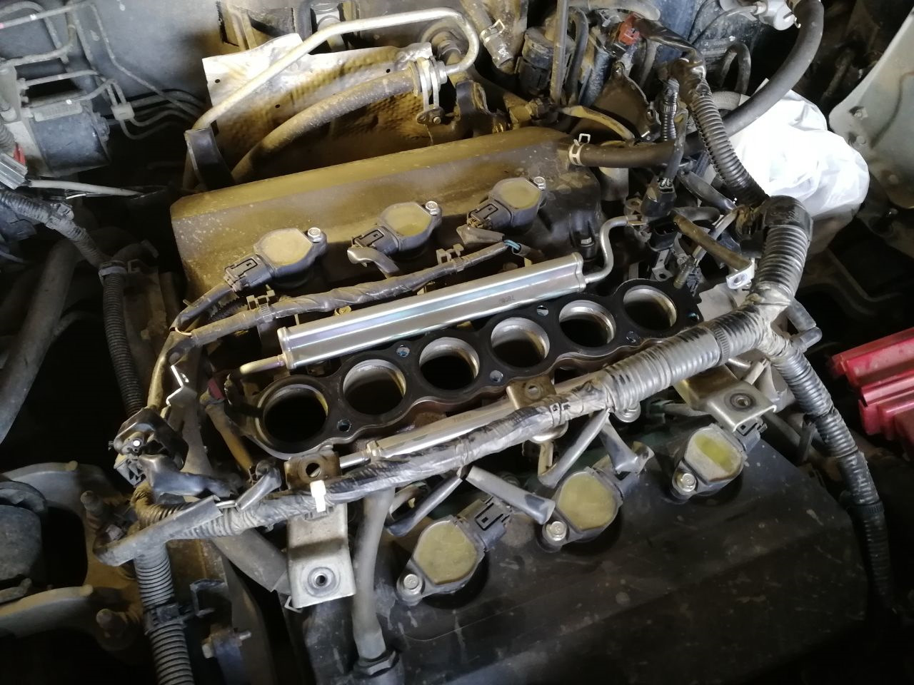 4. 4 кронштейн клапанной крышки. 4 кронштейн клапанной крышки. 4. прокладка клапанной крышки аутлендер хл 2.