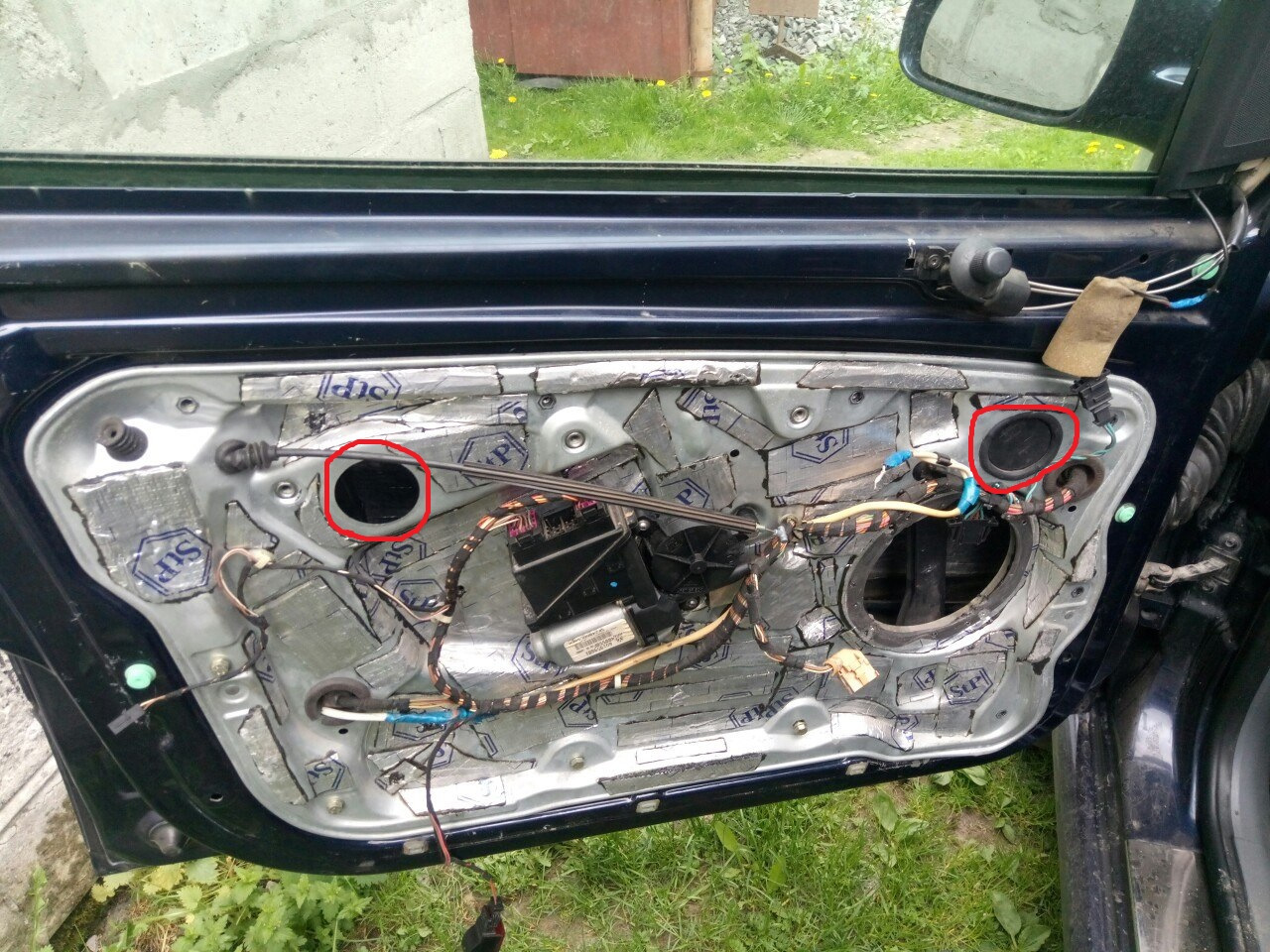 Не работает стеклоподъемник шкода. Не работает стеклоподъемник шкода. Обшивки двери шкода фабия 1 с электро стеклоподъемником. Неисправность стеклоподъемника шкода румстер. Тросики на стеклоподъемник шкода рапид.