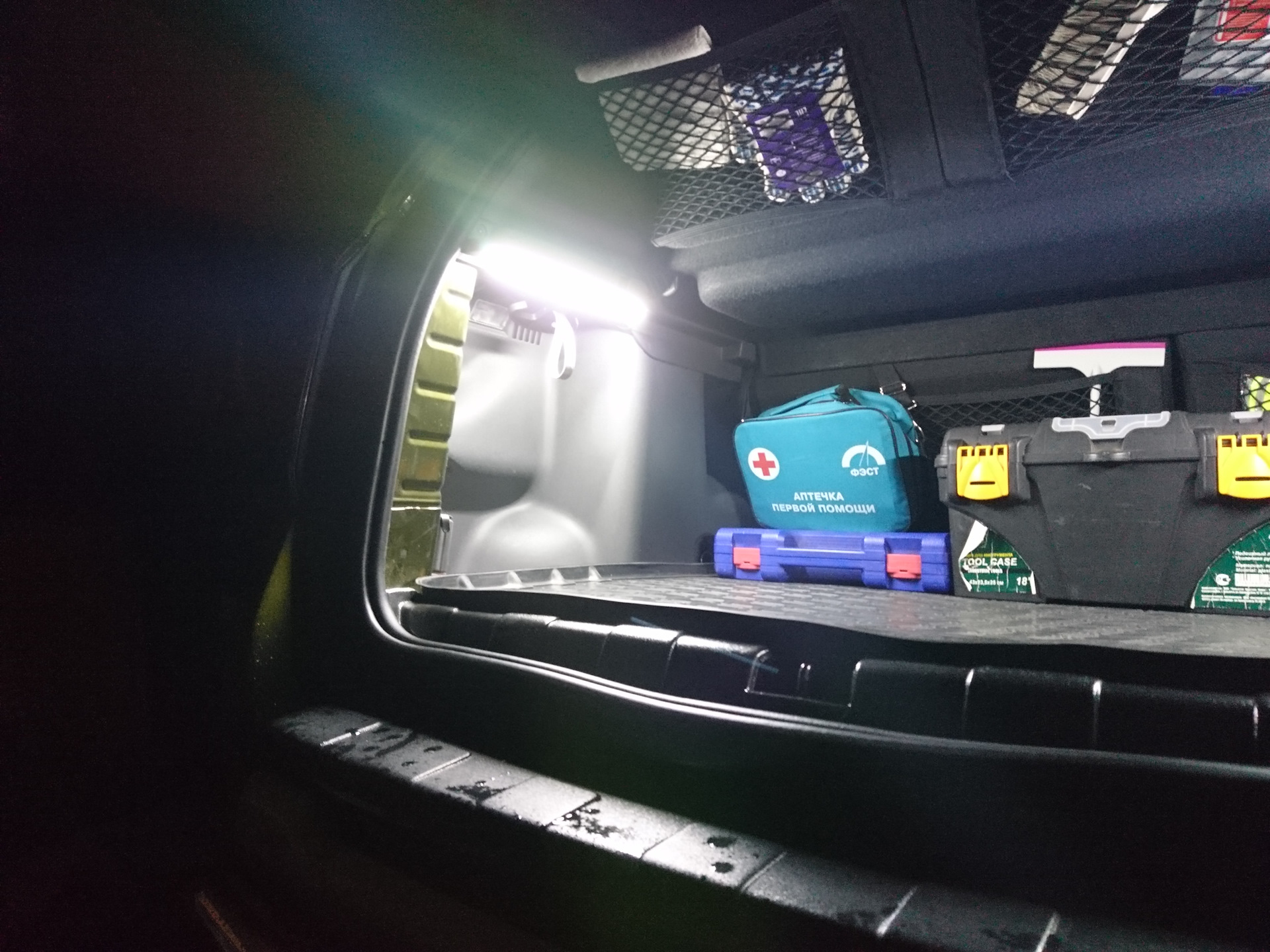 Подсветка багажника рено