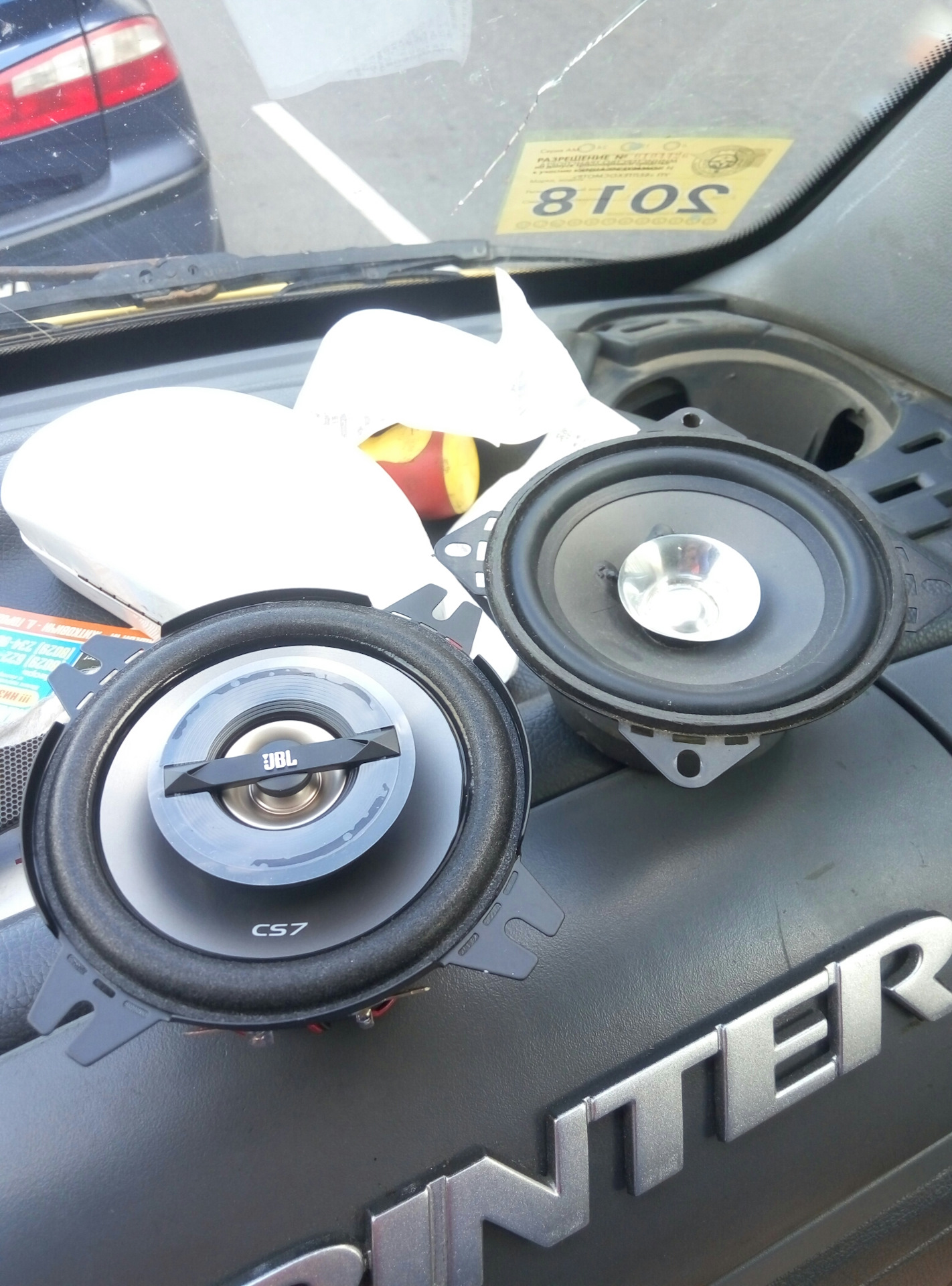 JBL динамики в панель — Mercedes-Benz Sprinter (1G), 2,2 л, 2000 года ...