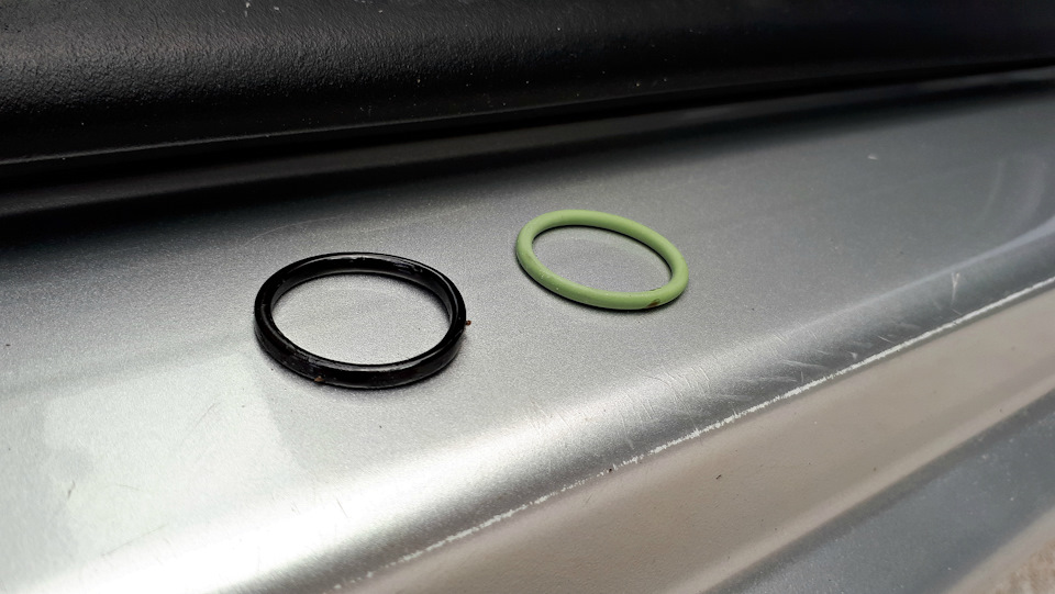 В сравнении видно, что заводское кольцо уже совсем устало) — Ford Focus Wagon I