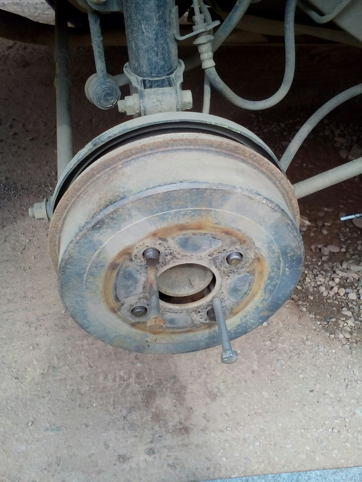 Замена задних барабанных колодок — Toyota Corolla (110), 1,5 л, 1999 ...