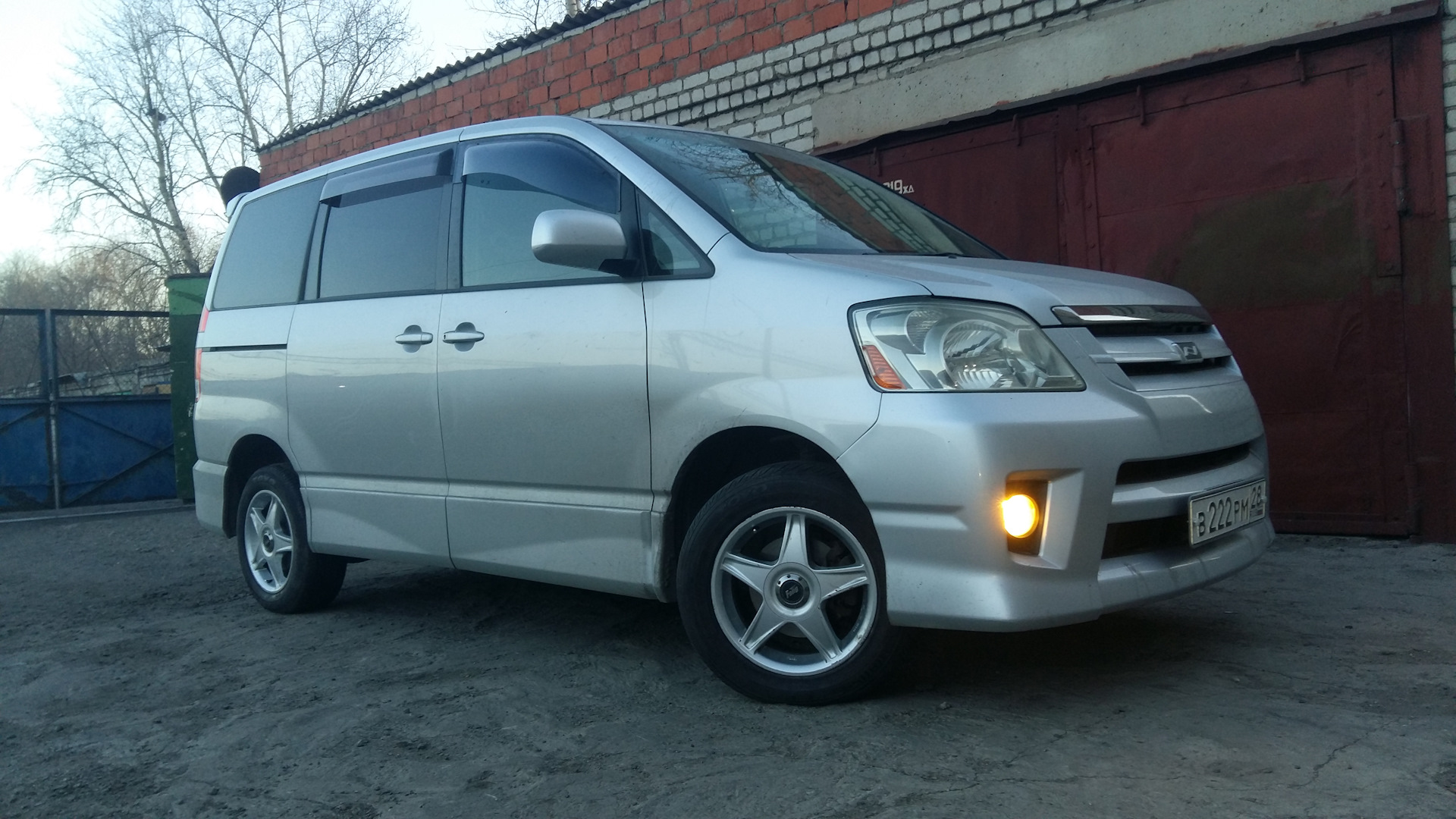 Ноах синий. Тойота ноах 2. Тойота ноах 2009г в белом. Toyota noah 2. Toyota noah топовая комплектация.