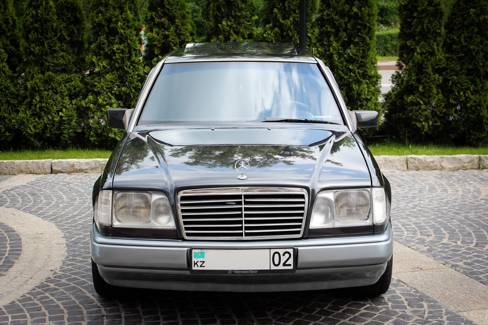 Мерседес ешка. Mercedes Benz w124 e220. Мерседес 124 е 220. Мерседес w124 Ешка. Мерседес Бенц Ешка 124 кузов.