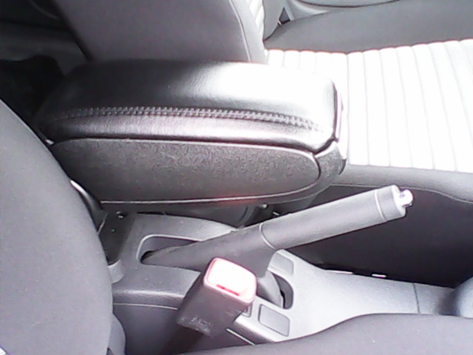подлокотник — Suzuki SX4 (1G), 1,6 л, 2013 года | аксессуары | DRIVE2