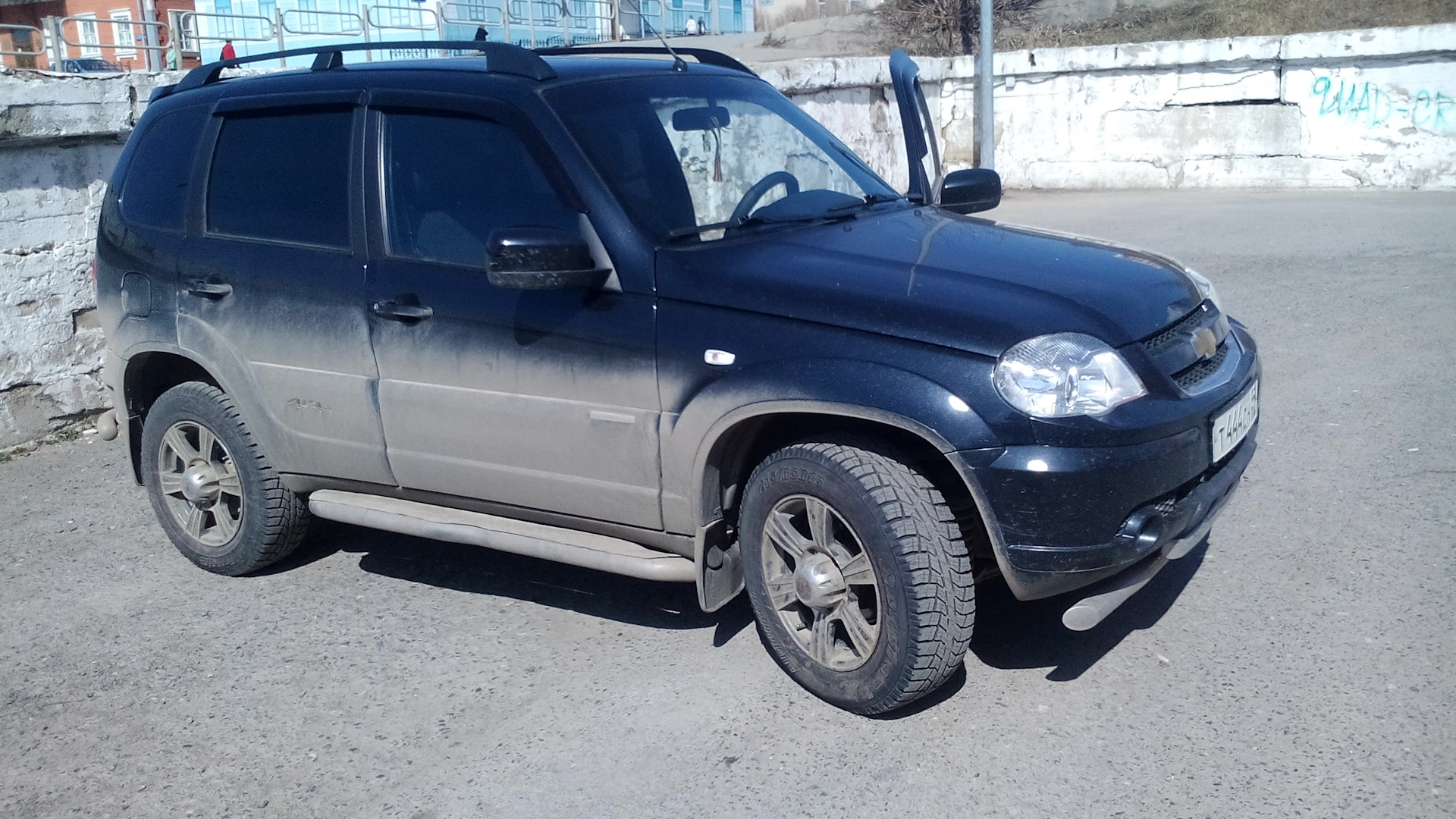 Chevrolet Niva 1.7 бензиновый 2014 | Черно - синий Шнивер на DRIVE2