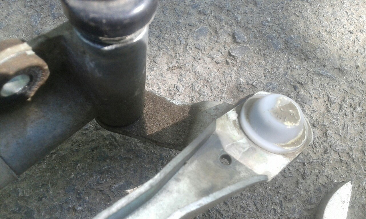 Шарнир трапеции. Втулки трапеции дворников калина. Шарнир трапеции дворников 2115. Шарнир трапеции стеклоочистителя nissan. Шарнир трапеции.