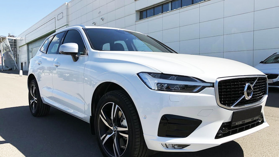 Crystal white pearl. Volvo xc60 White. Вольво хс60 2018 белый жемчуг. Volvo White Pearl White. Xc60 2021 Crystal White.