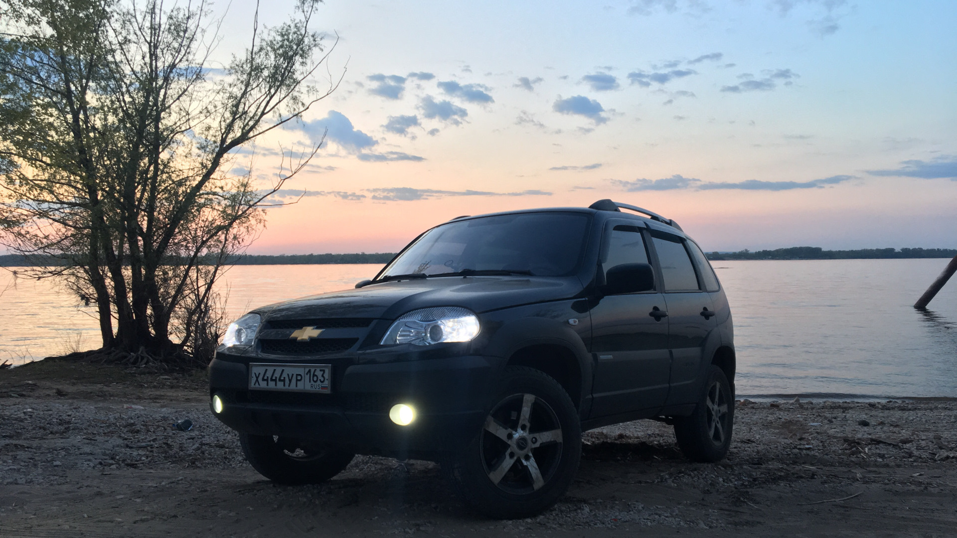 chevrolet niva тонированная