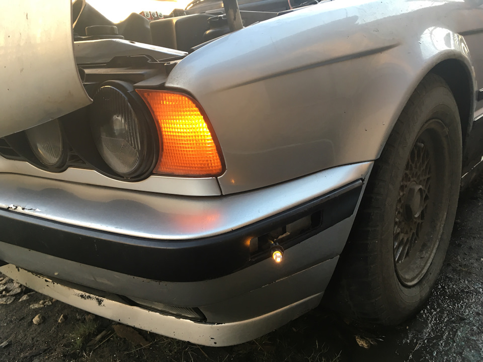 bmw e34 чем приклеить молдинг
