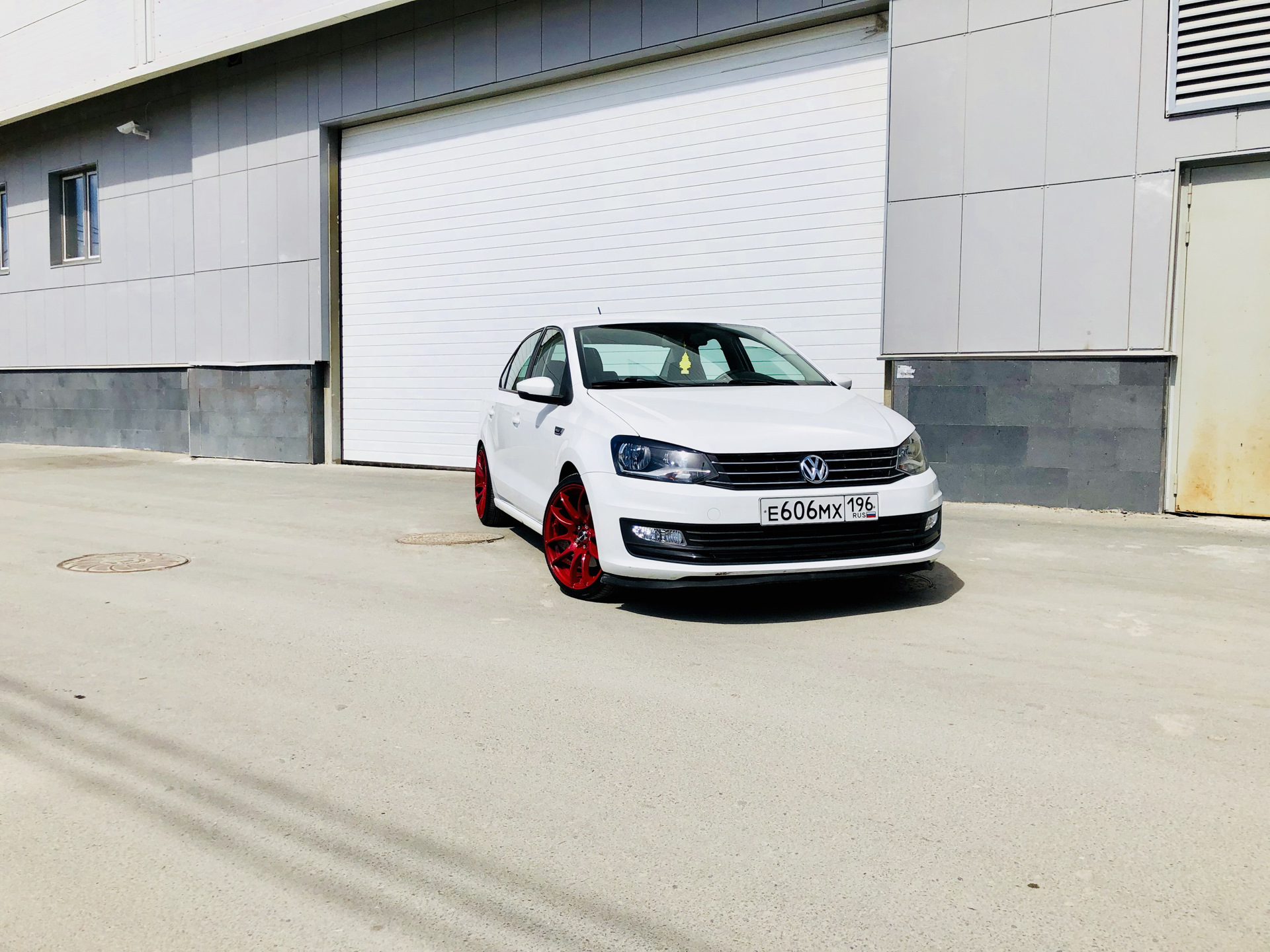 Volkswagen Polo седан такси тюнинг.