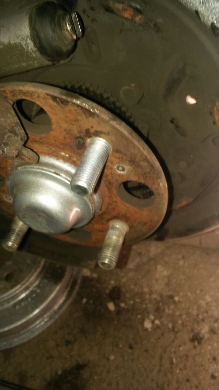 замена сломанной шпильки — Honda Civic Ferio (7G), 1,5 л, 2001 года ...