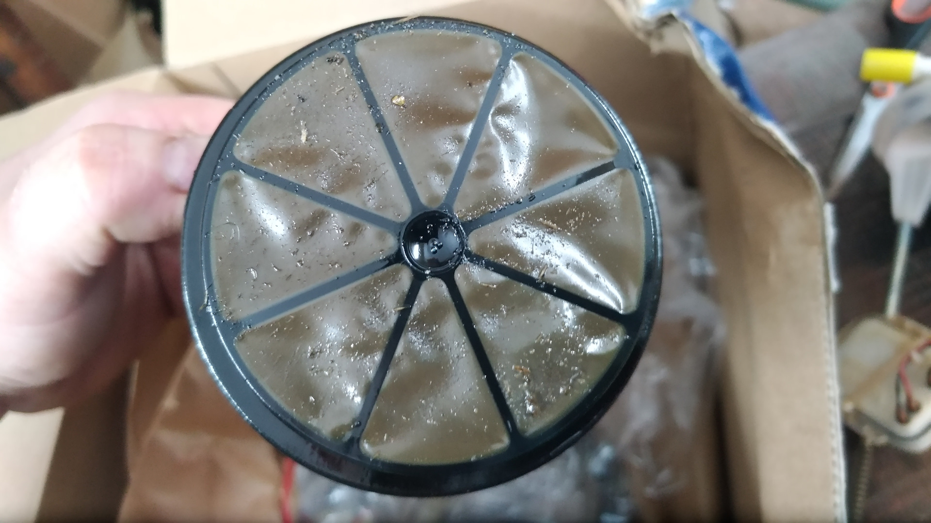 Смена топливного фильтра! — Toyota Avensis II, 1,8 л, 2007 года ...