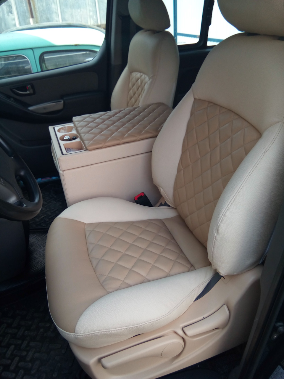 решил перешить салон из серого на бежевый . — Hyundai Grand Starex, 2,5 ...