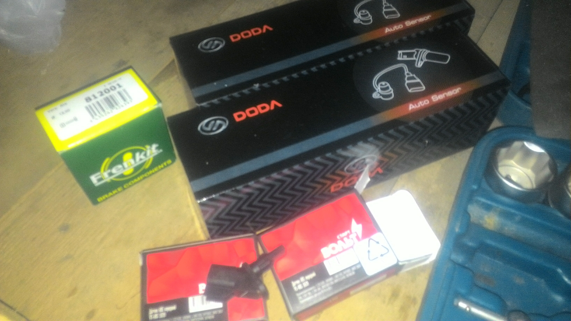 Замена переднего левого датчика и провода абс. Спидометр снова жив ...