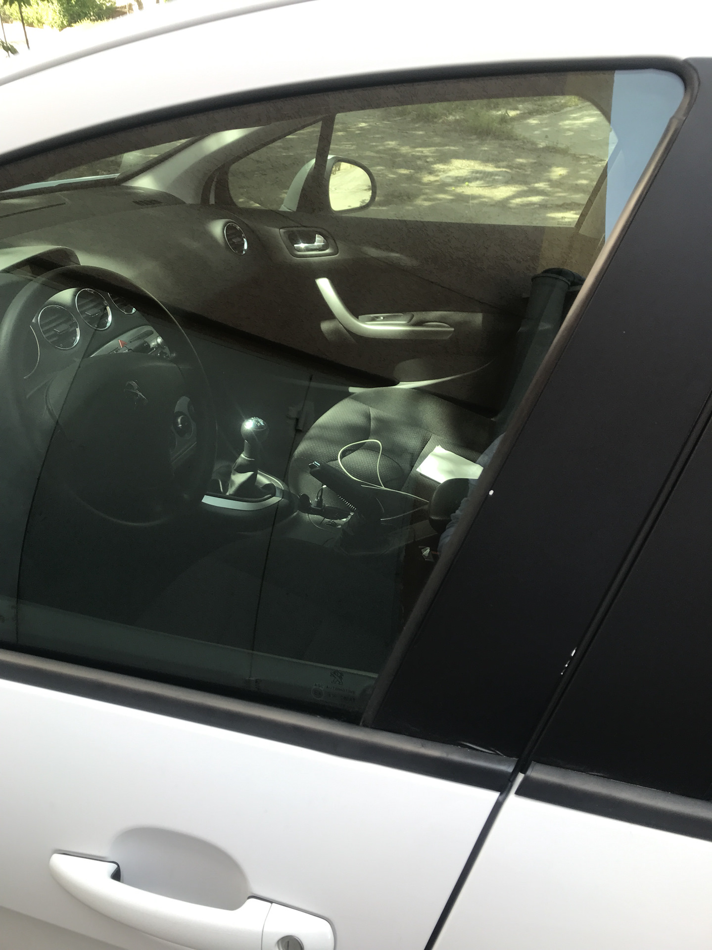Какая разрешена тонировка стекол автомобиля. Тонировка передних стекол Пежо 408 драйв. Тонировка 5% изнутри Peugeot 408. Разрешенная тонировка на передние боковые стекла 2022. Пежо 408 тонировка.