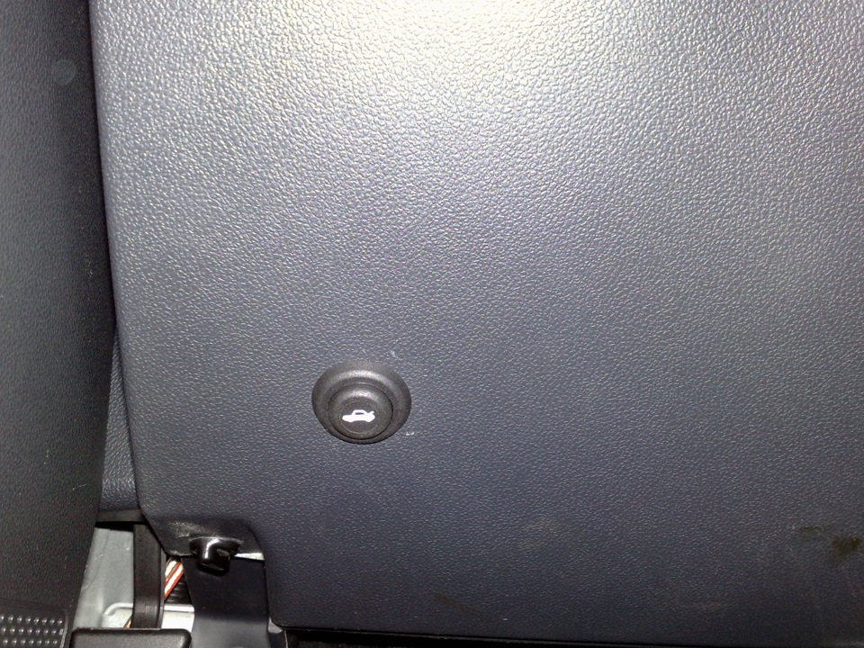 К зиме готов. + доп кнопка открывания багажника! — Lada Приора седан, 1 ...