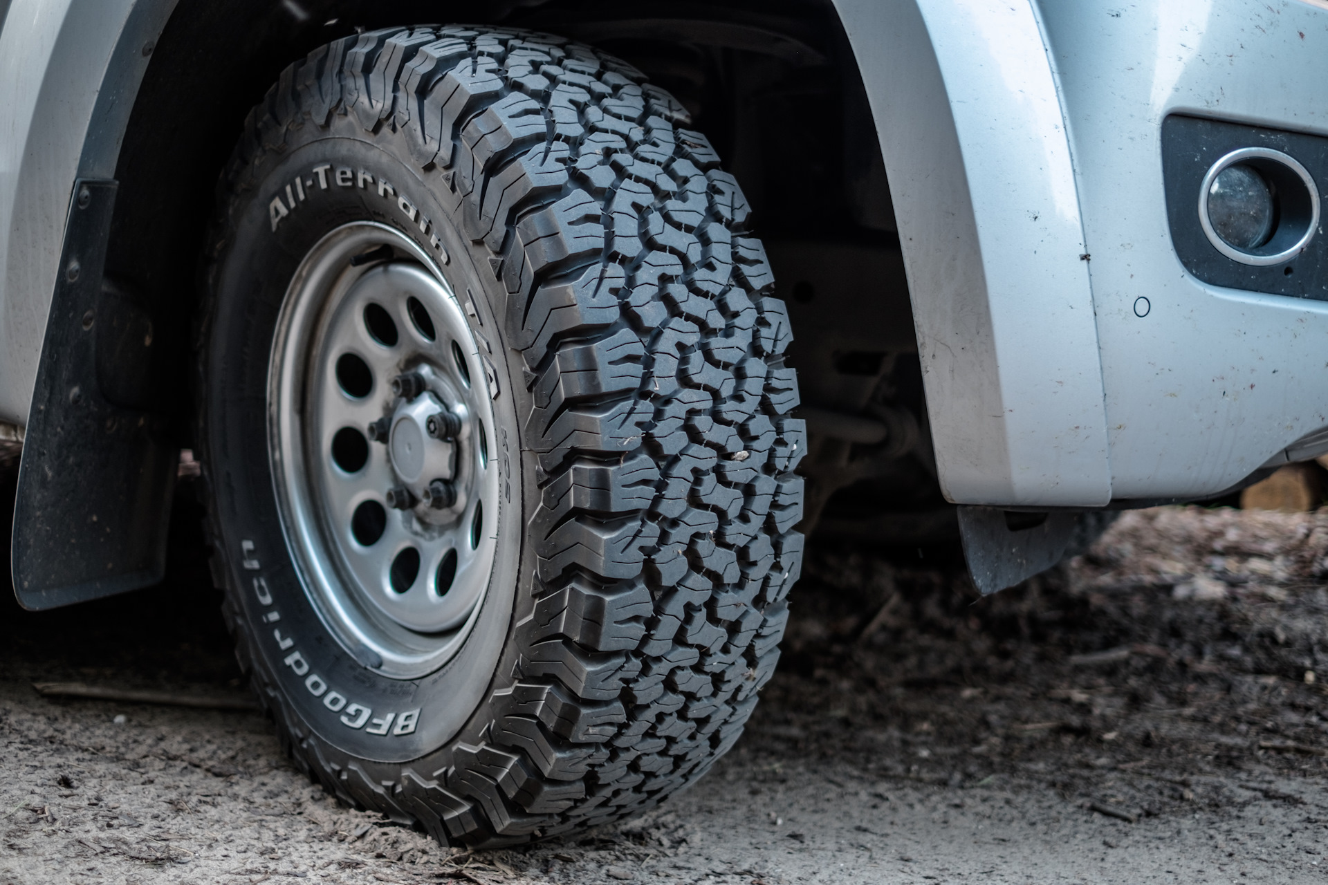 Bfgoodrich r16. BFGOODRICH 265/75 r16. Колеса на Амарок 265/75 r16. BFGOODRICH all-Terrain на Ларгус. BFGOODRICH на Amarok.