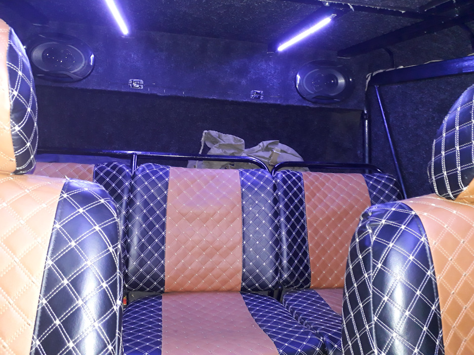 Освещение буханки. Подсветка салона уаз 469. Уаз буханка подсветка. Светодиодная подсветка салона уаз хантер. Плафон освещения салона уаз 31514.