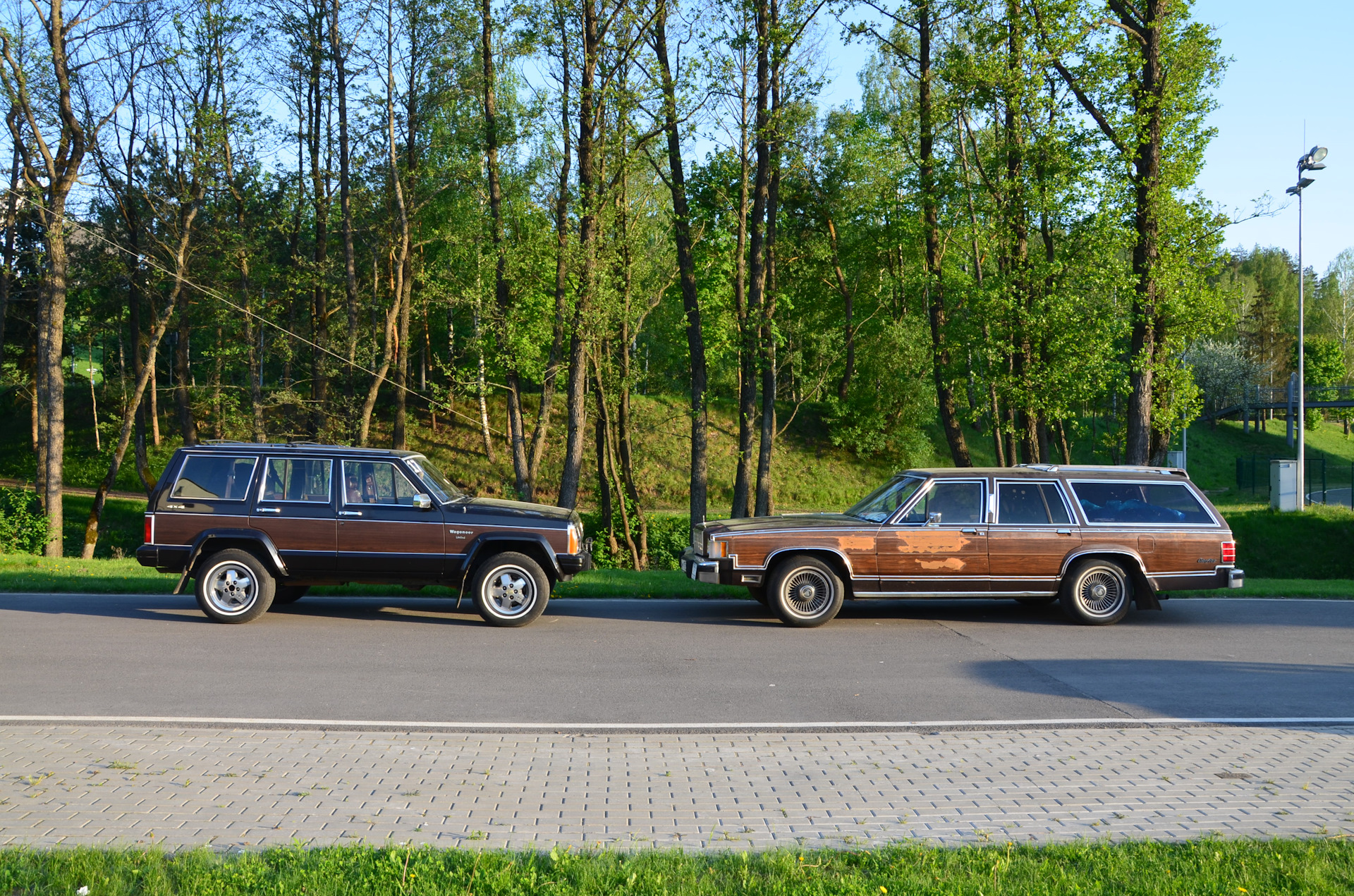 Ретро-Минск 2018. Пара слов о деревянных чемоданах. — Jeep Wagoneer, 4 л,  1990 года | встреча | DRIVE2