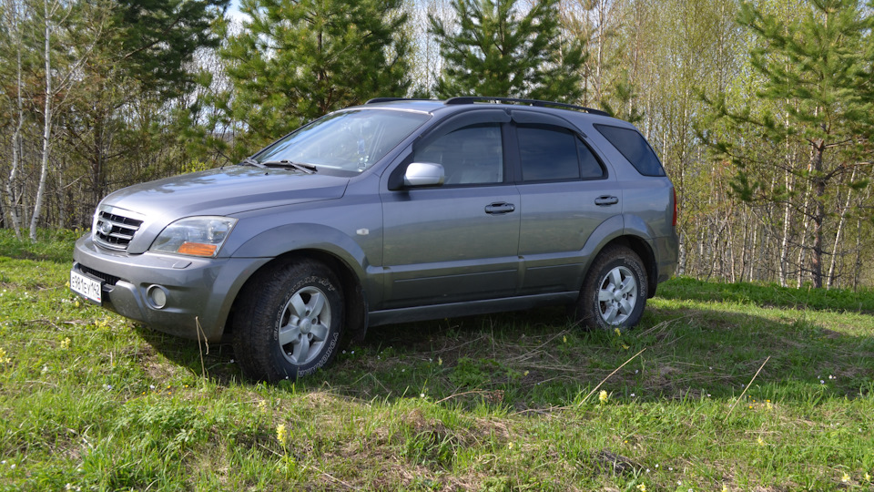 KIA Sorento темно серый крепыш