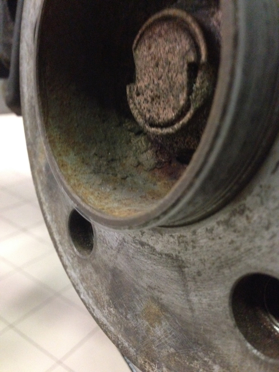 вибрация при торможении и в движении — BMW 5 series Touring (E39), 2,5 ...