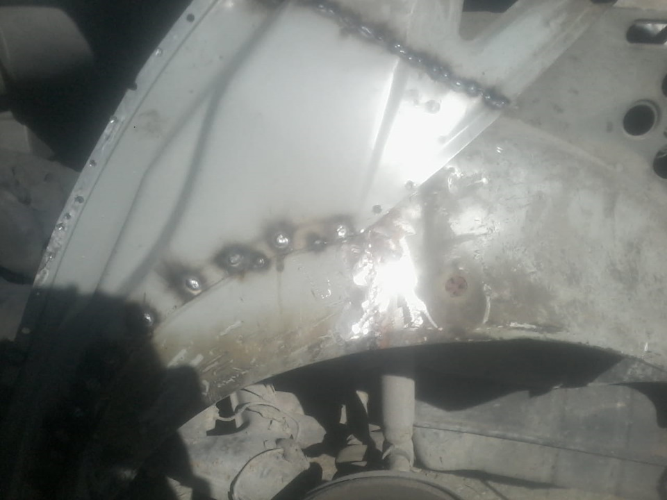 Что творится под задним крылом — BMW 7 series (E32), 3,5 л, 1989 года ...