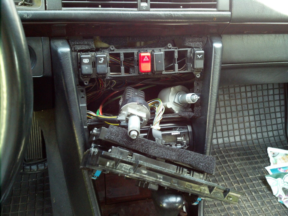 Как снять крутилку печки w124 Подсос воздуха под органами управления печки и не дует с центральных воздуховодо