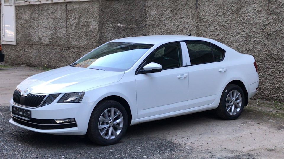 Skoda Octavia a7 белая