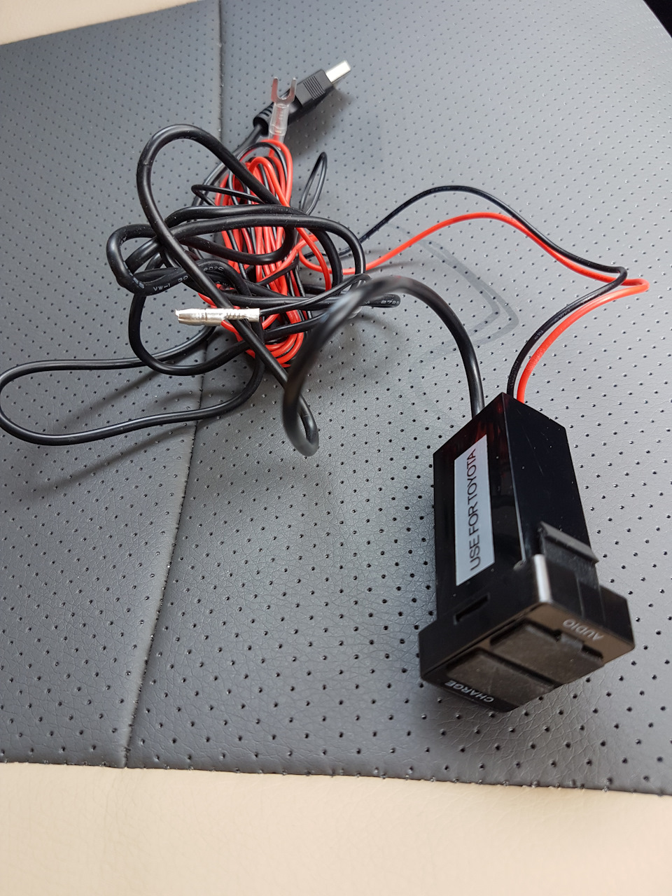 Гнездо USB — Toyota Wish (AE20), 1,8 л, 2010 года | электроника | DRIVE2